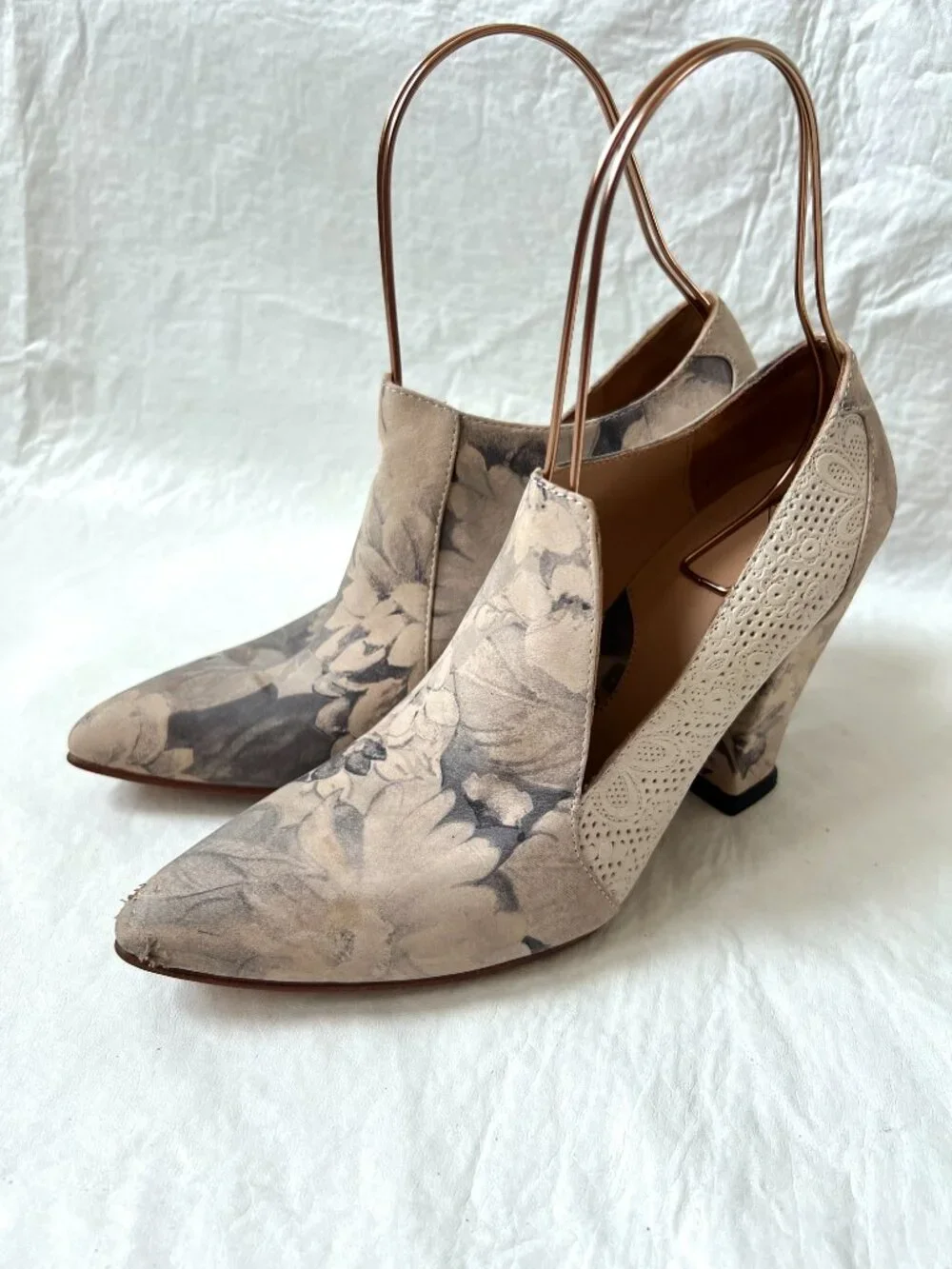John Fluevog high heels womens 8.5 Kendra pointed toe beige leather floral print
